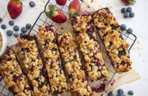 Berry-Crumble-Bars-800x520