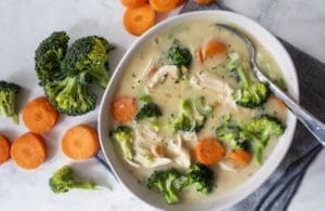 Creamy-Chicken-Broccoli-Soup-800x520