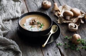 Creamy-Mushroom-Soup-1-sm-800x520