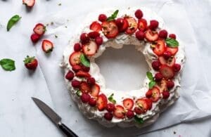 Holiday-Pavlova-Wreath