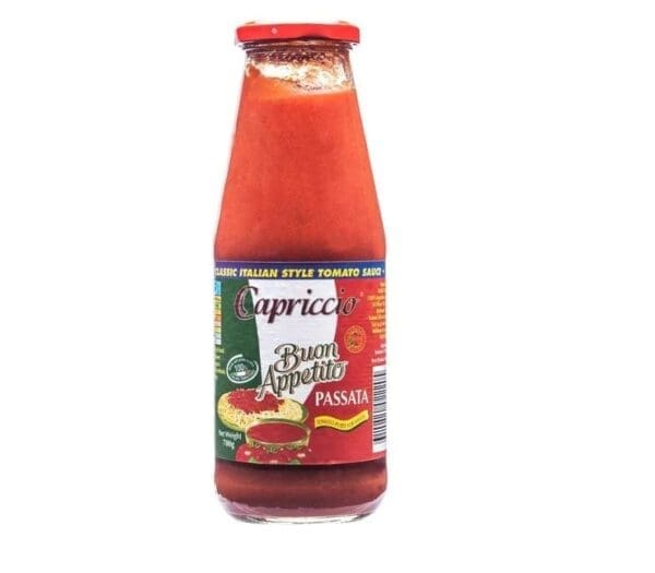 Capriccio Buon Appetito Passata bottle, Italian-style tomato sauce, 700g, red cap, flag label.